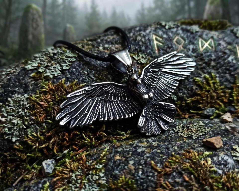 Stainless steel raven Hugin